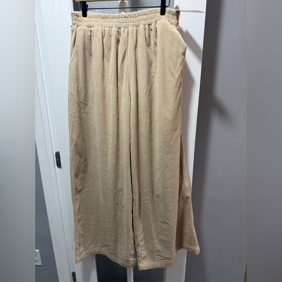 NWT Micas Clothing Reseller Bundle - Picture 15 of 16